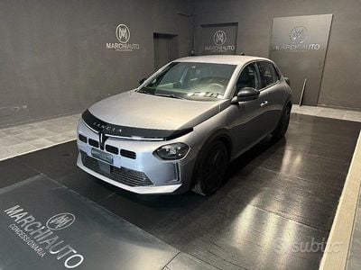 Usata Lancia Ypsilon 101 CV (74 kW) 2024 Grigio Utilitaria