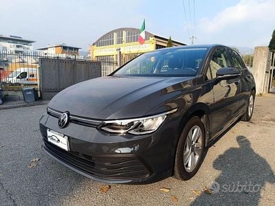 Usata VW Golf VIII Life 110 CV (80 kW) 2022 Grigio Berlina