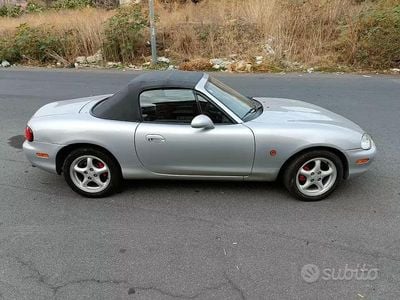Usata Mazda MX5 90 CV (66 kW) 1999 Grigio Cabrio