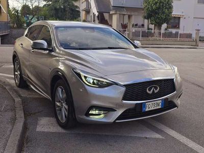 Infiniti Q30