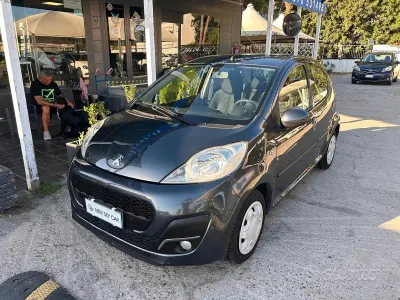 Usata Peugeot 107 Active 68 CV (50 kW) 2013 Grigio Utilitaria