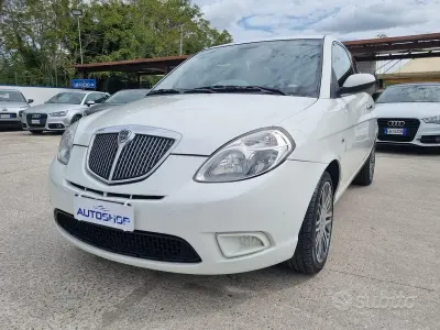 Usata Lancia Ypsilon 60 CV (44 kW) 2009 Bianco Utilitaria