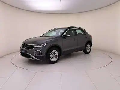 Usata VW T-Roc Life 150 CV (110 kW) 2025 Indium grey metallizzato nero SUV
