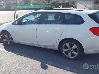 Usata Opel Astra 110 CV (80 kW) 2010 Bianco Station wagon
