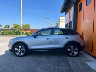 Usata Audi Q2 Business 116 CV (85 kW) 2018 Argento metelizzato SUV