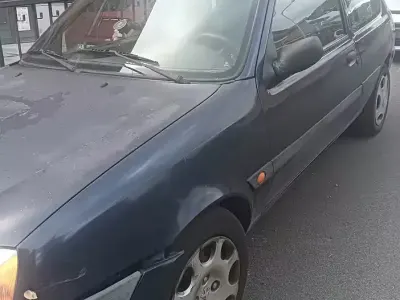 Usata Ford Fiesta 75 CV (55 kW) 2002 Blu Utilitaria