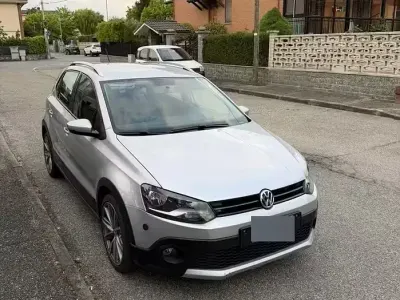 Begagnad VW Polo Cross 90 HK (66 kW) 2015 Grå Halvkombi