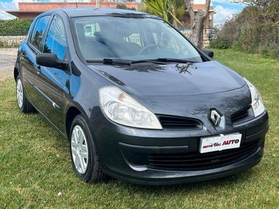 usata Renault Clio 1.2 16V 5 porte Le Iene Neopatentati