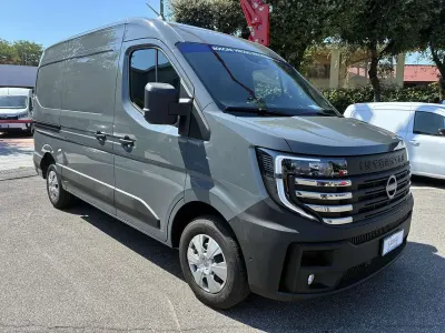 Usata Nissan Interstar Tekna 150 CV (110 kW) 2025 Grigio Furgone