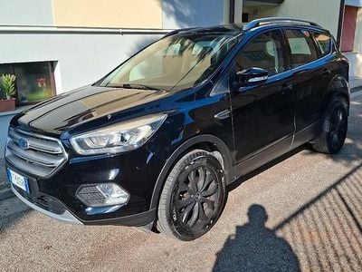 Usata Ford Kuga 120 CV (88 kW) 2019 Nero SUV
