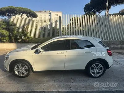 Usata Mercedes GLA200 136 CV (100 kW) 2015 Bianco SUV