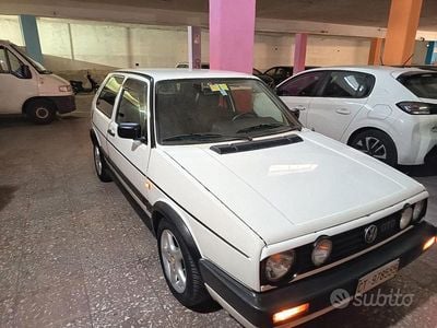 Begagnad VW Golf II 69 HK (50 kW) 1988 Vit Halvkombi