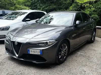 Usata Alfa Romeo Giulia 150 CV (110 kW) 2018 Grigio Berlina