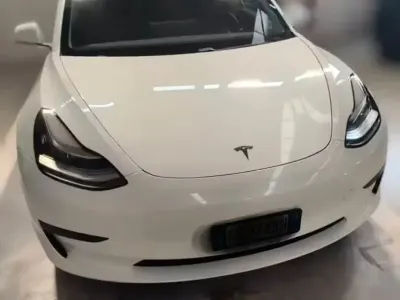 Usata Tesla Model 3 RWD 208 kW (283 CV) 2020 Bianco Berlina
