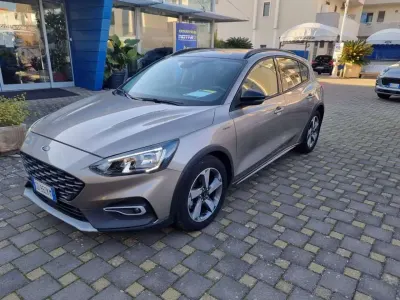 Usata Ford Focus Active 125 CV (91 kW) 2020 Beige metallizzato Berlina
