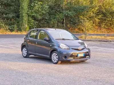 Usata Toyota Aygo Connect Style 68 CV (50 kW) 2014 Grigio Utilitaria