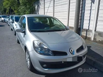 Usata Renault Clio II 75 CV (55 kW) 2006 Grigio Berlina