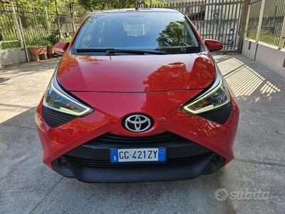 Usata Toyota Aygo Connect Style 72 CV (52 kW) 2021 Rosso Utilitaria