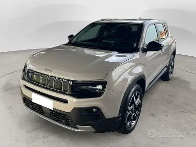 Używany Jeep Avenger Summit 100 KM (73 kW) 2025 Beżowy SUV