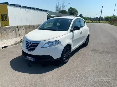 Usata Lancia Ypsilon 69 CV (50 kW) 2013 Bianco Utilitaria