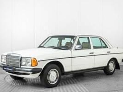 Usata Mercedes 300 88 CV (64 kW) 1980 Bianco Berlina