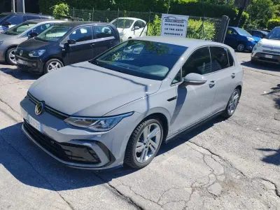 Usata VW Golf VIII R-line 150 CV (110 kW) 2023 Grigio Berlina