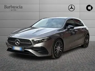 Usata Mercedes A180 AMG Line Premium Plus 116 CV (85 kW) 2023 Grigio Utilitaria