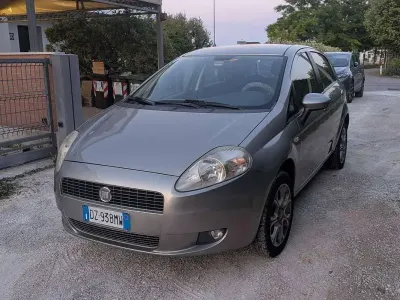 Usata Fiat Grande Punto Dynamic 77 CV (56 kW) 2010 Grigio Utilitaria