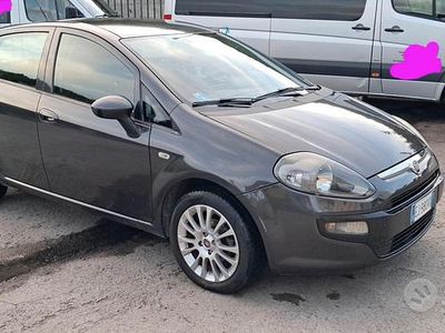 Grigio Usata 2011 Fiat Punto Utilitaria | 3000 € (Buon prezzo)