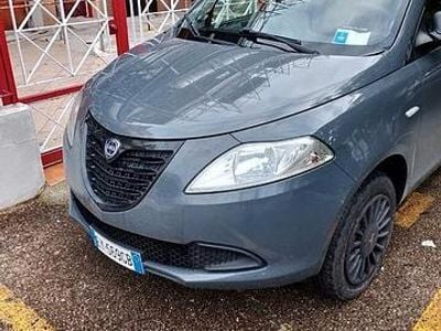 Usata Lancia Ypsilon 85 CV (62 kW) 2015 Grigio Utilitaria