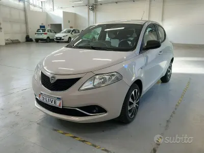 Usado Lancia Ypsilon Silver 69 HP (50 kW) 2016 Branco Citadino