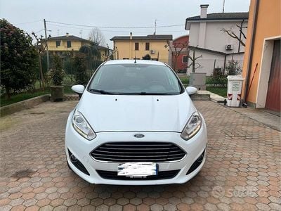 Usata Ford Fiesta Titanium 75 CV (55 kW) 2015 Bianco Berlina