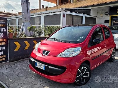 Usata Peugeot 107 67 CV (49 kW) 2010 Rosso Utilitaria