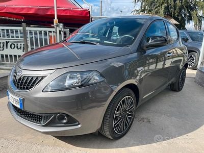 Usata Lancia Ypsilon Gold 69 CV (50 kW) 2021 Grigio Utilitaria