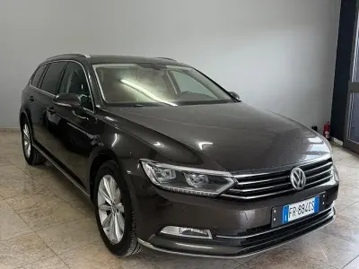 Usata VW Passat Highline 150 CV (110 kW) 2016 Marrone Station wagon