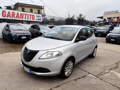 Usata Lancia Ypsilon 69 CV (50 kW) 2015 Grigio Utilitaria