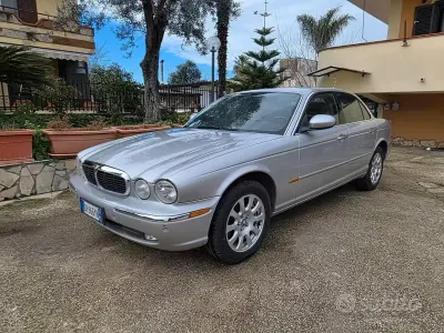 Usata Jaguar XJ6 238 CV (175 kW) 2003 Argento Berlina