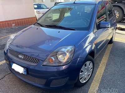 Usata Ford Fiesta 75 CV (55 kW) 2006 Blu Utilitaria