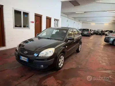 Usata Kia Rio EX 97 CV (71 kW) 2006 Nero Berlina