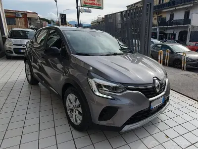 Usata Renault Captur 116 CV (85 kW) 2021 Grigio SUV