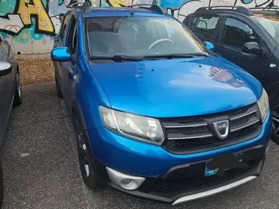 Usata Dacia Sandero Prestige 90 CV (66 kW) 2013 Blu/azzurro Berlina