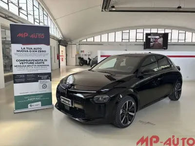 Usata Lancia Ypsilon 101 CV (74 kW) 2025 Nero Utilitaria