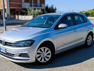 Usata VW Polo Trendline 65 CV (47 kW) 2017 Argento Berlina
