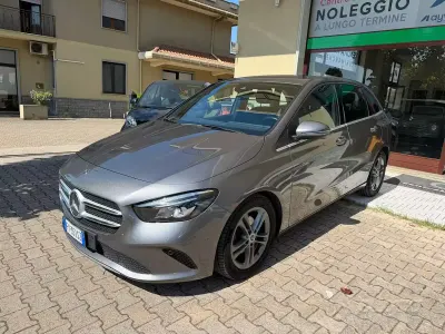 Usata Mercedes B180 Business 116 CV (85 kW) 2019 Grigio Utilitaria