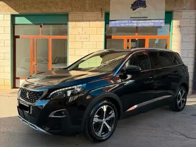 Usata Peugeot 5008 GT-line 120 CV (88 kW) 2017 Nero Station wagon