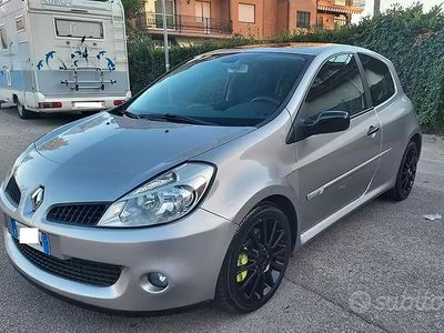 Käytetty Renault Clio II R.S. 203 HP (149 kW) 2006 Harmaa Sedan