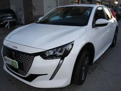Usata Peugeot 208 Active 56 kW (77 CV) 2021 Bianco Utilitaria