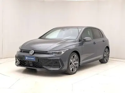Nuova VW Golf VIII R-line 150 CV (110 kW) 2026 Dolphin grey metallizzato Berlina