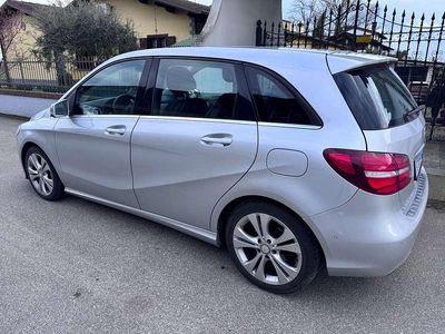 Usata Mercedes B180 109 CV (80 kW) 2015 Argento Monovolume