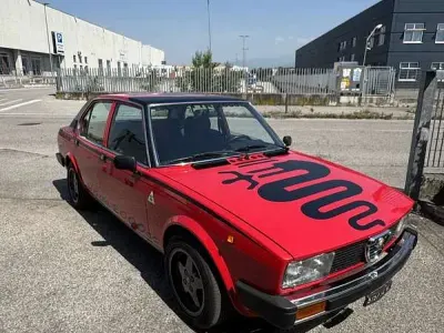 Usata Alfa Romeo Alfetta 130 CV (95 kW) 1982 Rosso Berlina